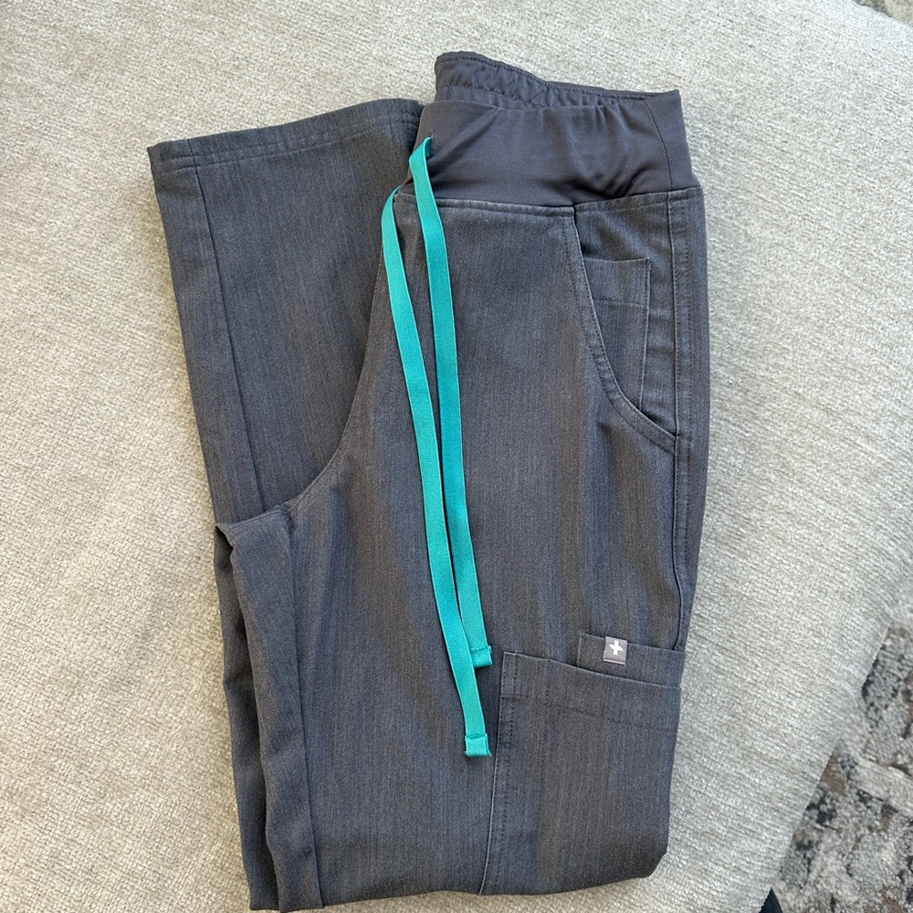 Figs high-waisted Yola scrub pants and Rafaela scrub top